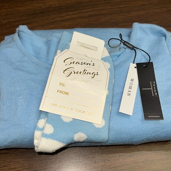 T Tahari Woman Light Blue Sweater & Sock Set, Size 1X, Ultra Soft, Gift Bundle - Picture 1 of 8